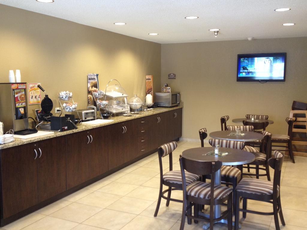 Microtel Inn & Suites By Wyndham Mineral Wells/Parkersburg Exterior foto