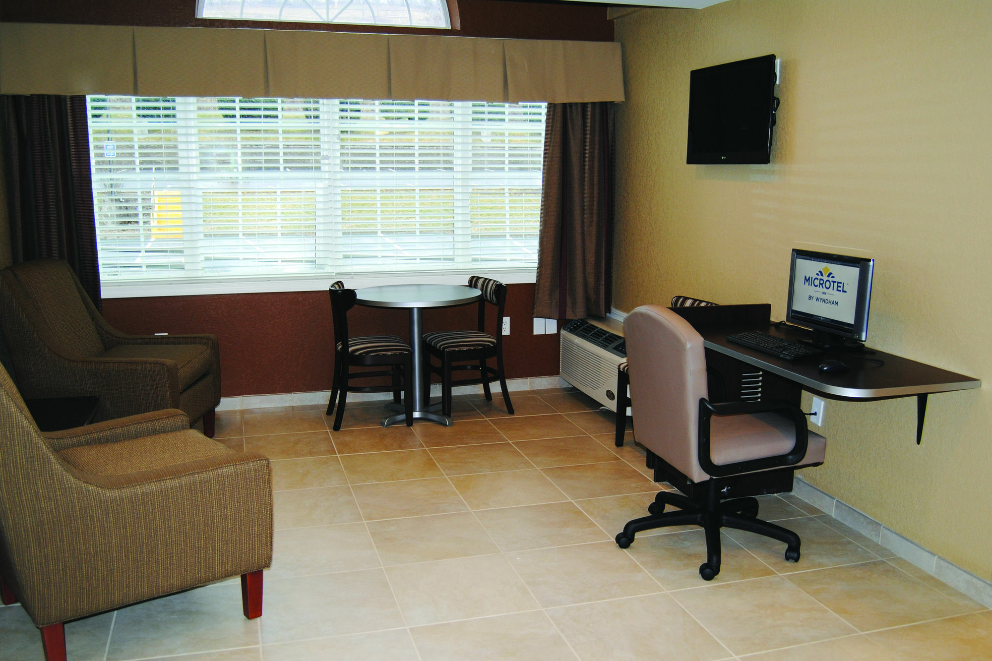 Microtel Inn & Suites By Wyndham Mineral Wells/Parkersburg Exterior foto